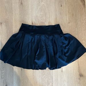 Black pleated tennis skort